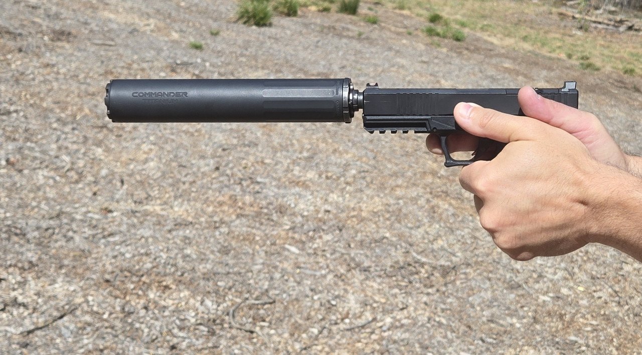 BOSS COMMANDER 9 - 1/2X28 9MM FULL LENGTH HIGH FLOW SILENCER TITANIUM CORE TUNED FOR SUBSONIC LOADS CM-1580-9MM-TI-12-SE-BLK - B O S S SUPPRESSORS